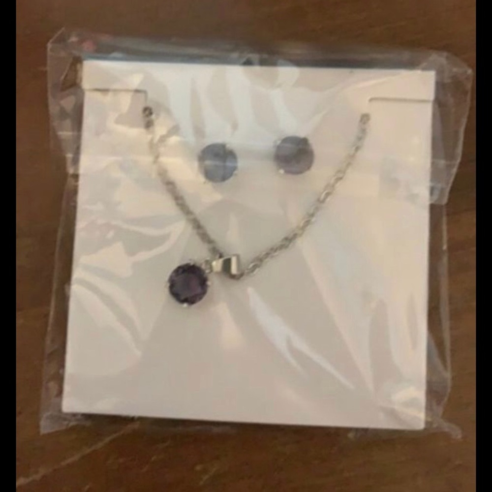 Necklace and earring set